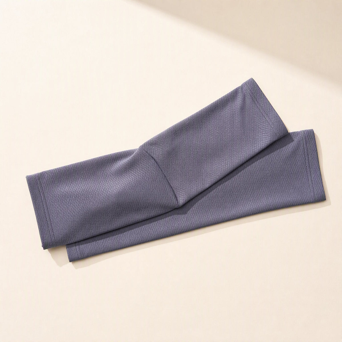 Straight-cut ice silk arm sleeves with a loose-fitting style - view 2