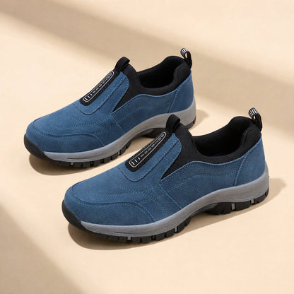 Fleetmesh low-top running shoes with a PU-and-mesh upper and color-matched pattern
