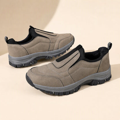 Fleetmesh low-top running shoes with a PU-and-mesh upper and color-matched pattern - view 2