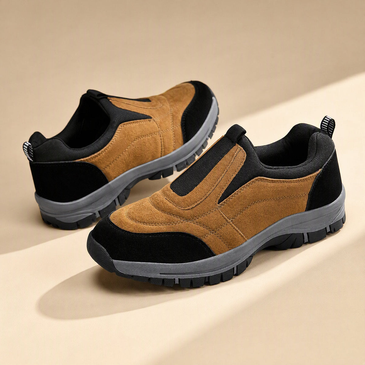 Fleetmesh low-top running shoes with a PU-and-mesh upper and color-matched pattern - view 4