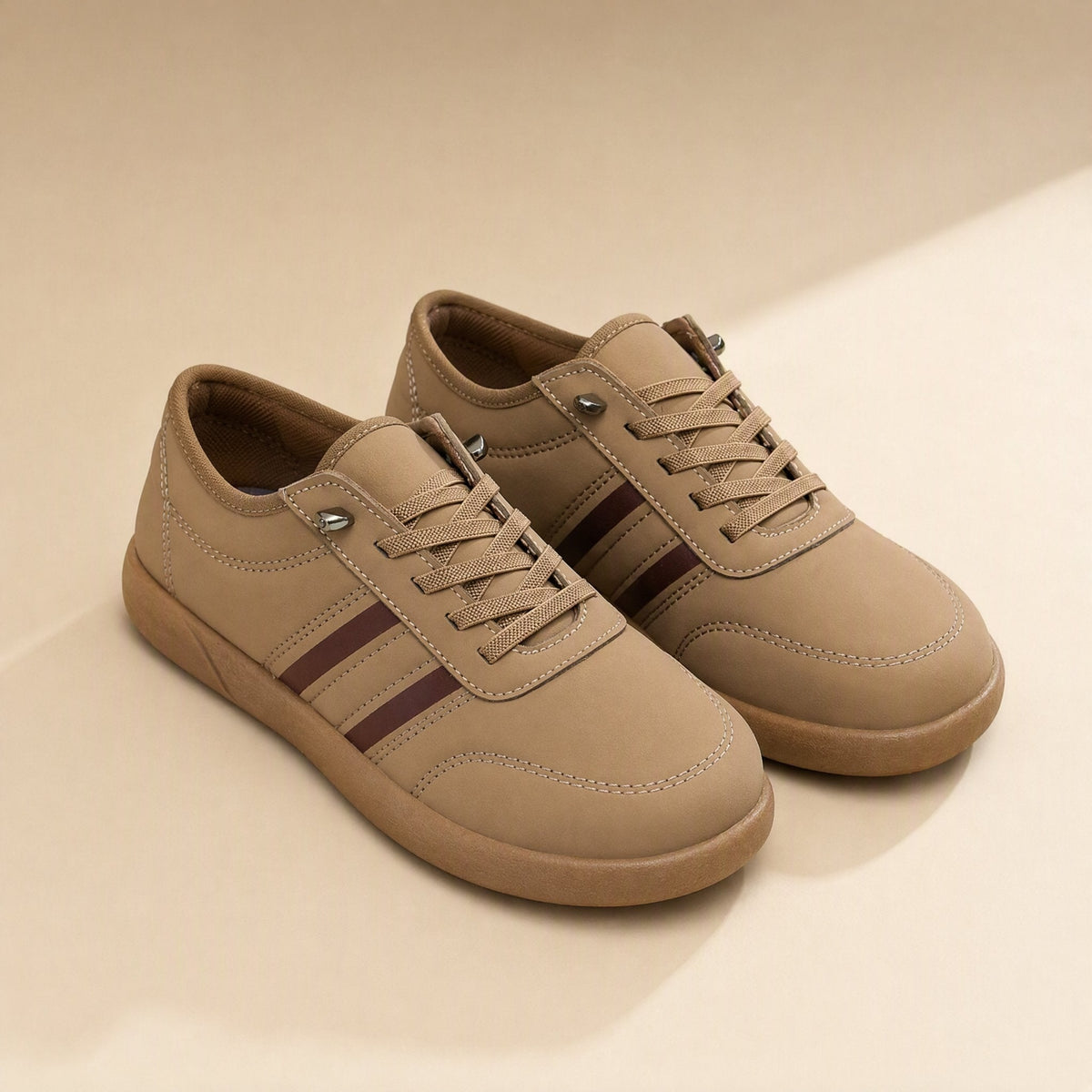 Women's low-top sports shoes with front ties and a round toe - view 2
