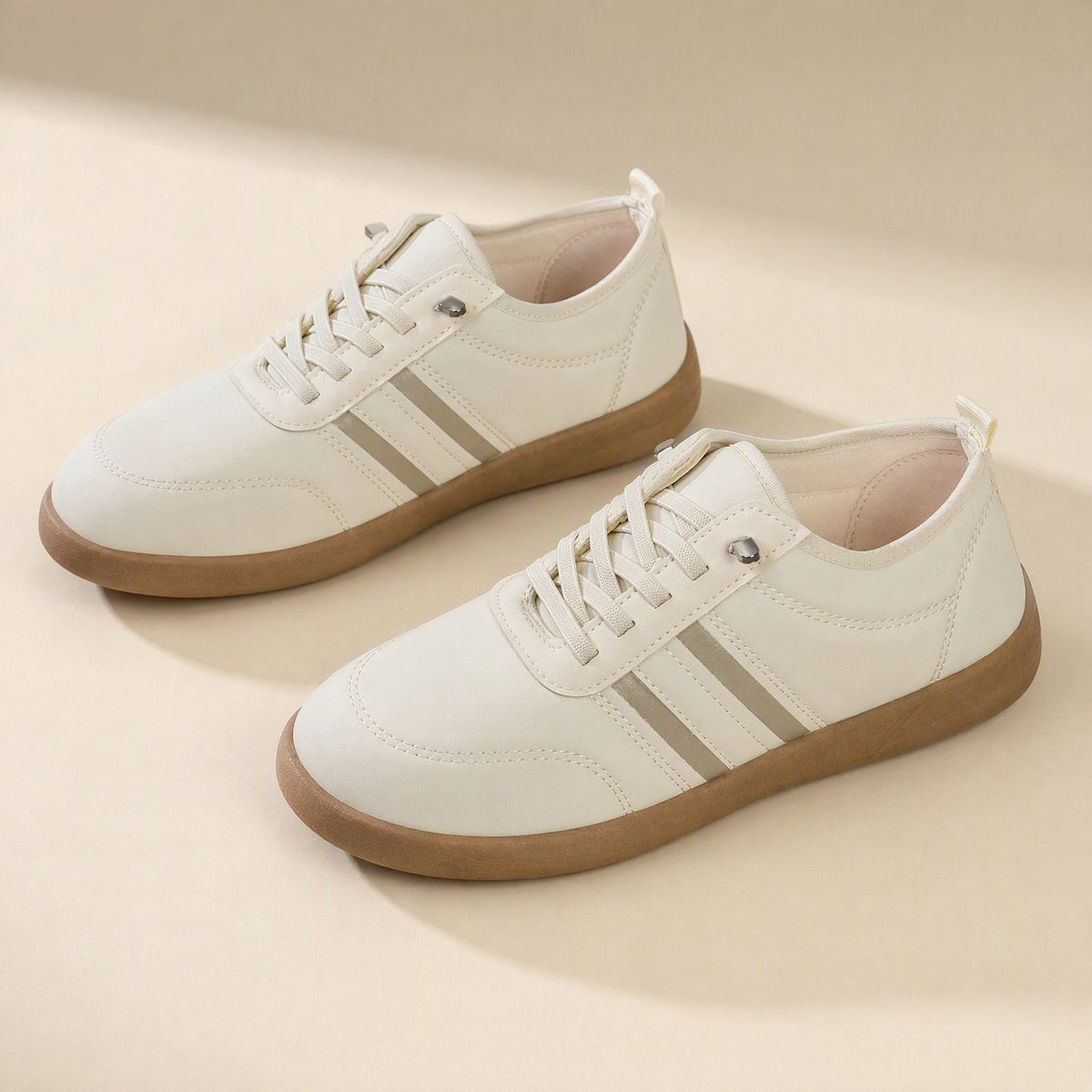 Women's low-top sports shoes with front ties and a round toe - view 4