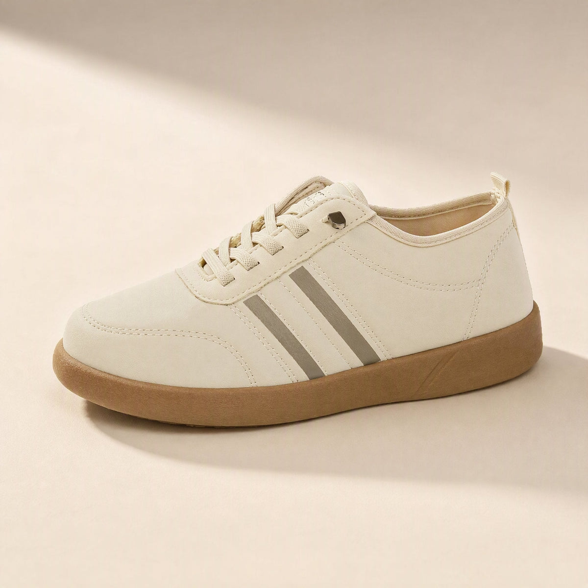 Women's low-top sports shoes with front ties and a round toe - view 5