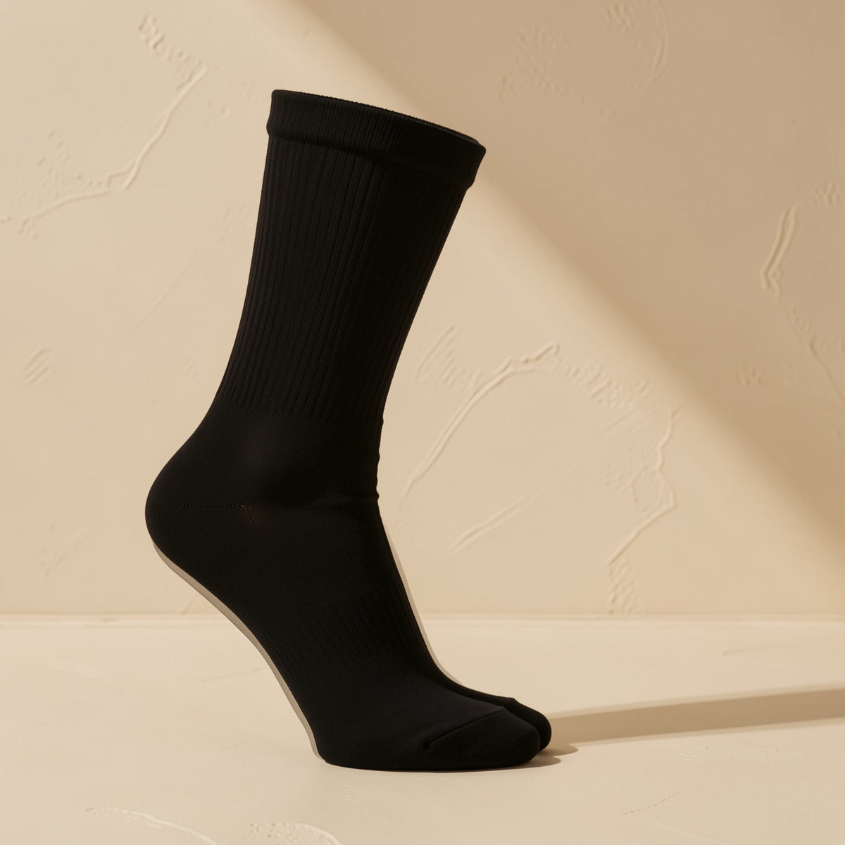 High-top polyester sports socks with color-blocking pattern - view 3