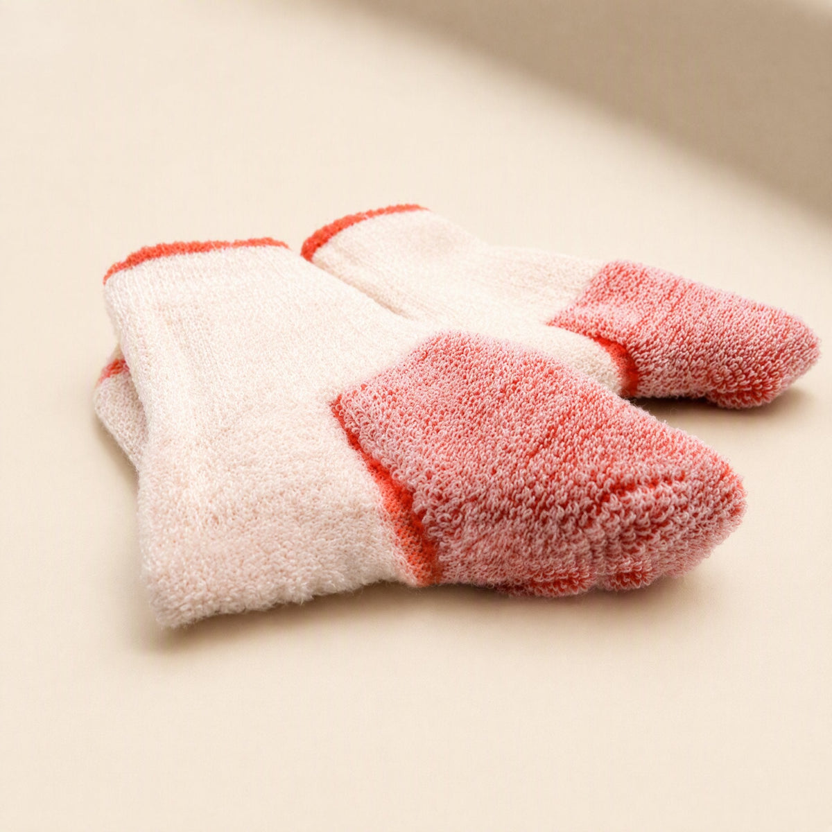 Merino wool sports socks with a medium-tube shaft and solid-color pattern - view 3