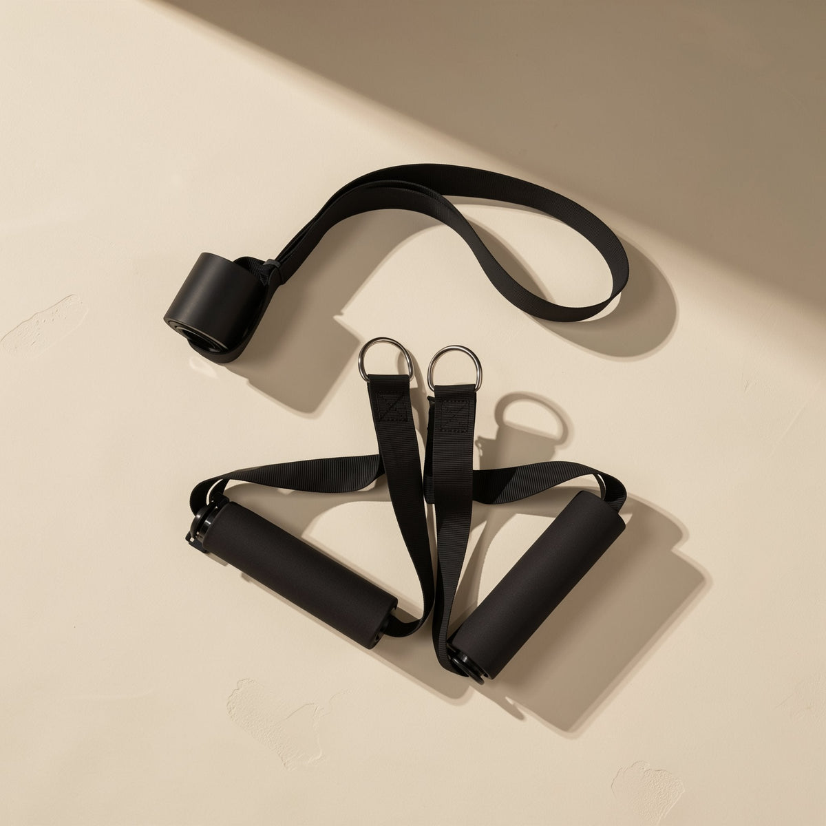Resistance band handle attachment set with handles, carabiners and a door anchor