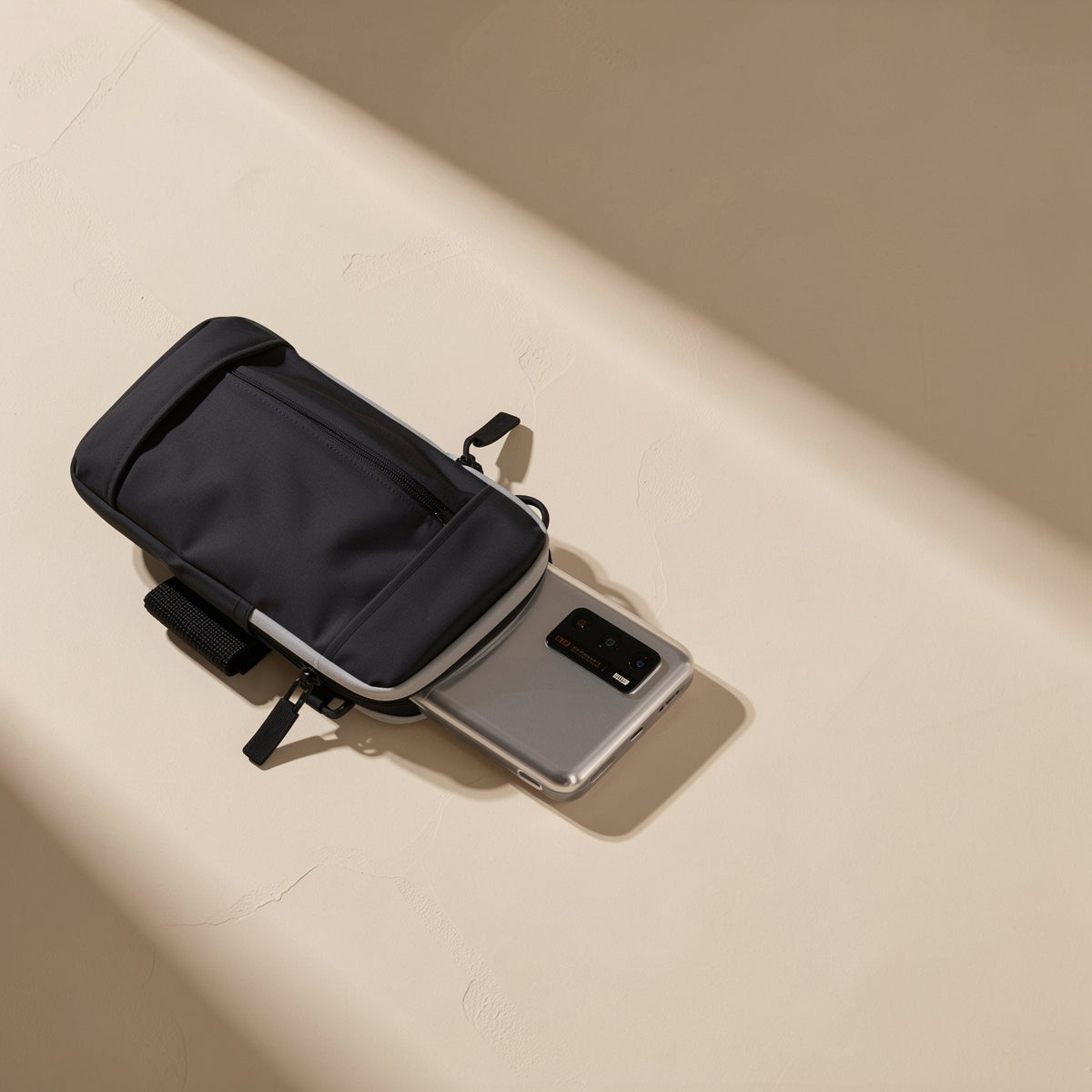 Waterproof PU mobile phone arm bag for outdoor sports, listed for phones up to 7.2 inches - view 4