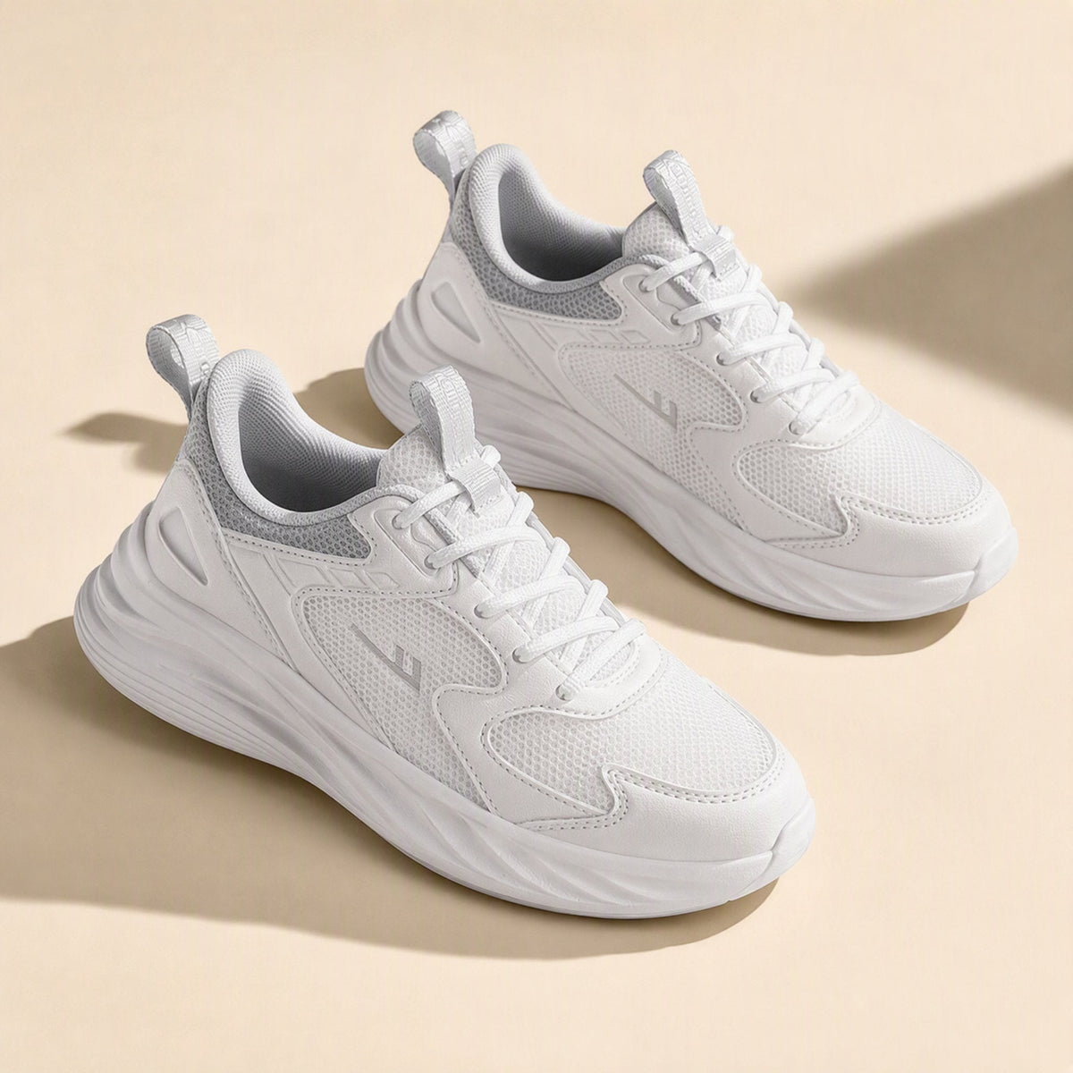 Adult unisex running shoe with a PU-and-mesh upper and low-top profile