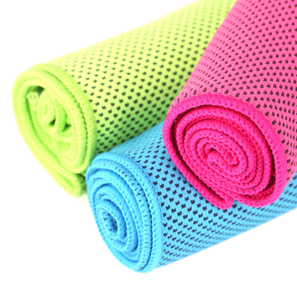 Compact Sports Towel with Heat Regulation